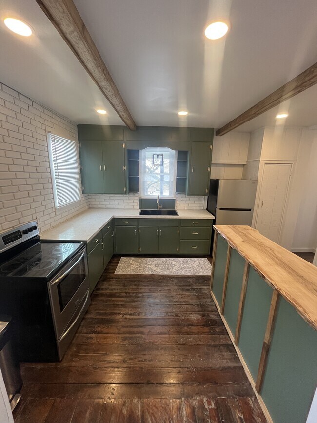 Building Photo - 303 W Main St