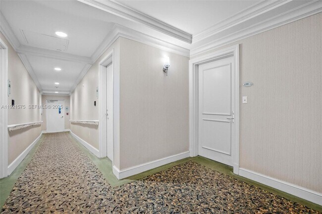 Building Photo - 19900 E Country Club Dr