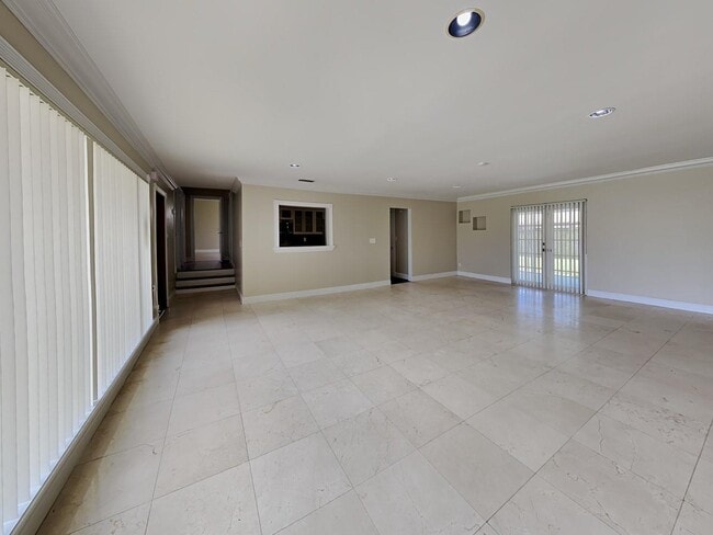 Building Photo - 8450 SW 27th Terrace