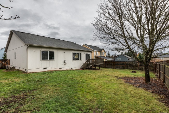 Building Photo - 59613 Oak Ridge St