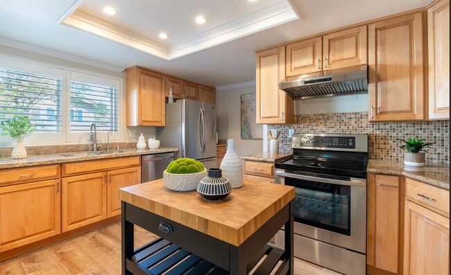 Building Photo - 1173 Capri Dr