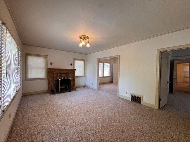 Building Photo - 1029 33rd St