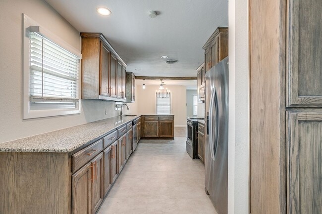 Building Photo - Ready for New Tenant- 3 Bedroom, 2 Bath Home in near Arlington Heights- 76107