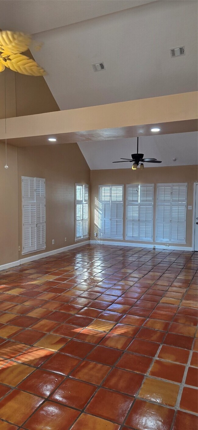 Building Photo - 14810 Charlmont Dr