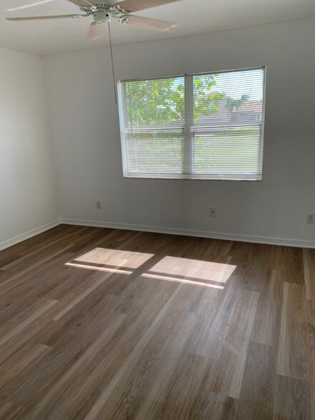 Building Photo - 5250 Chiquita Blvd S