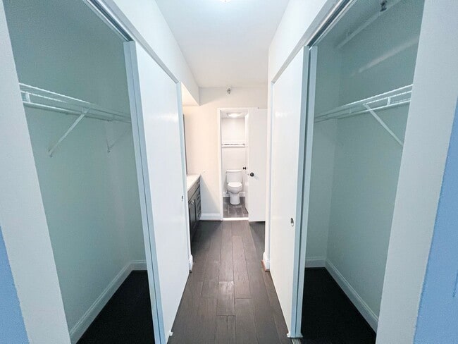 Building Photo - Beautiful And Modern 1 Bed, 1 Bath Condo In Prime Location With High Walk Score In Alta Vista