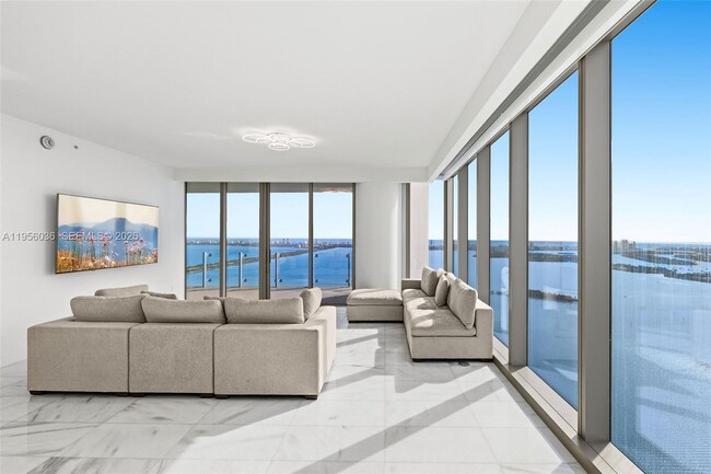 Building Photo - 700 NE 26th Terrace