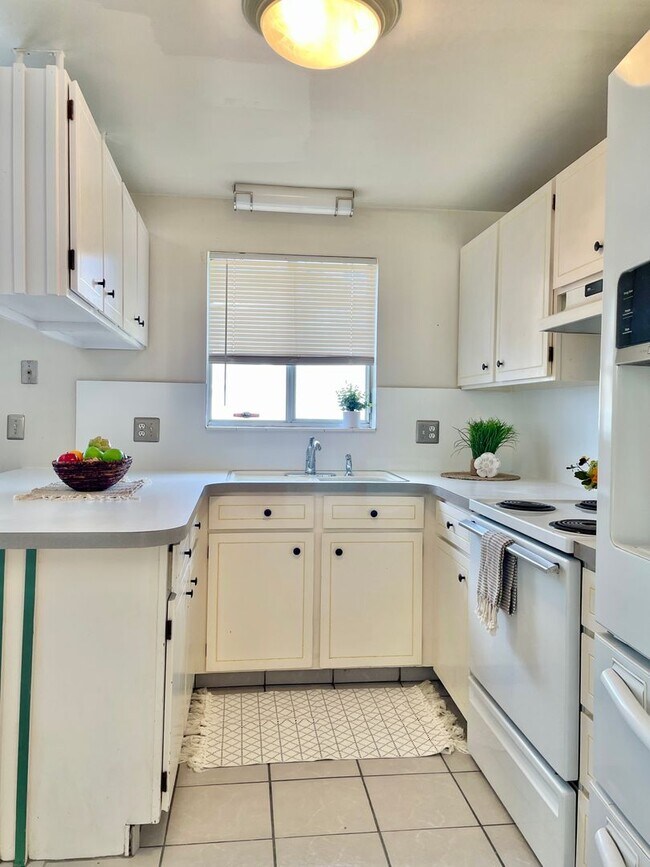 Building Photo - Taylorsville 3 Bedroom Home