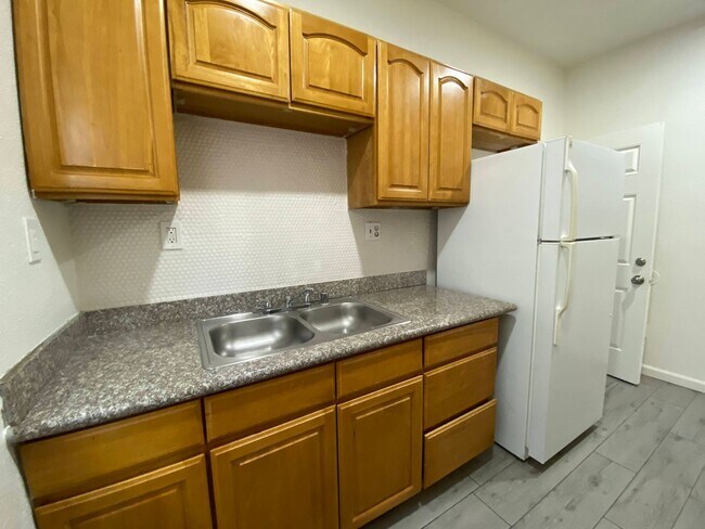 Building Photo - One Bedroom Apartment in Downtown Stockton