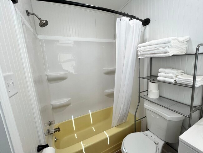 Building Photo - Rocky Court