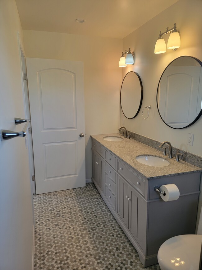 Master Bathroom - 5717 Airdrome St