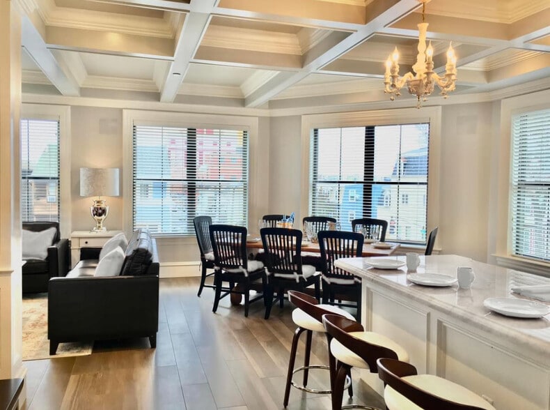 Open concept - 749 E Broadway