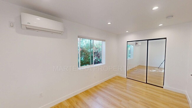 Building Photo - Beautiful 2 Bedroom Home