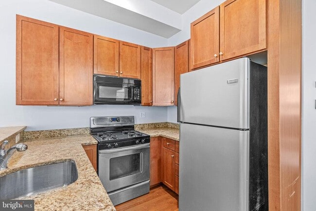 Building Photo - 1712 W Girard Ave