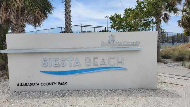 Building Photo - Annual UNfurnished Siesta Key Gulf front 2/2 condo with water views!