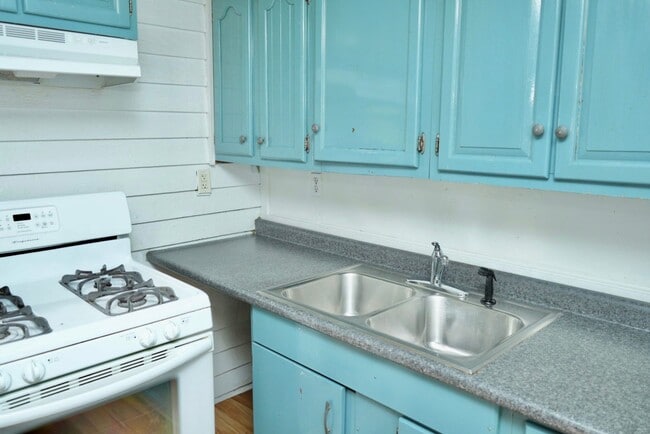 Building Photo - 920 Anderson St