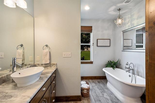 Building Photo - 6696 Paradise Dr