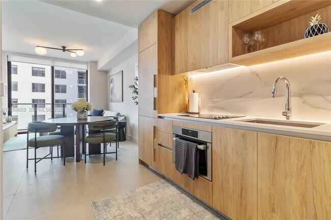 Building Photo - 11 NE 6th St