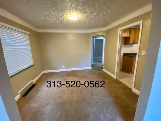 Building Photo - 15881 Manor