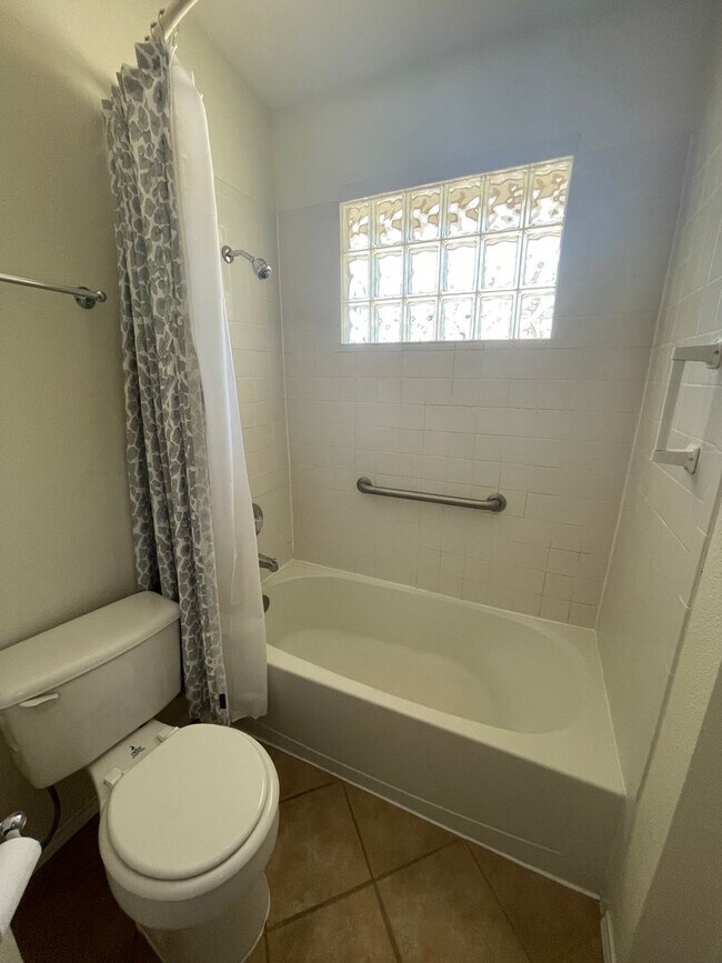 Building Photo - Lovely 4/2 home on a quiet street in the heart of Cedar Park!