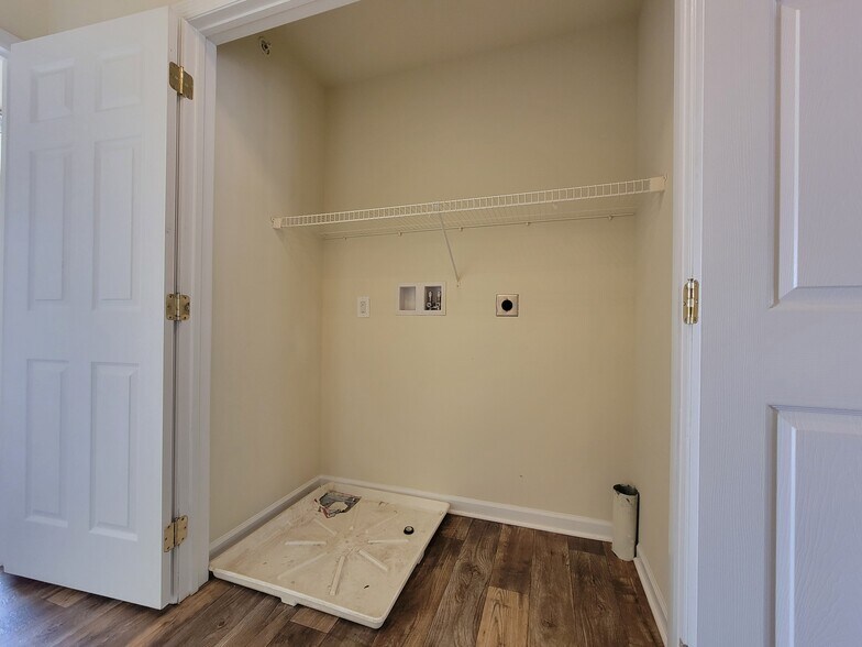 Building Photo - 118 Park Place Cir