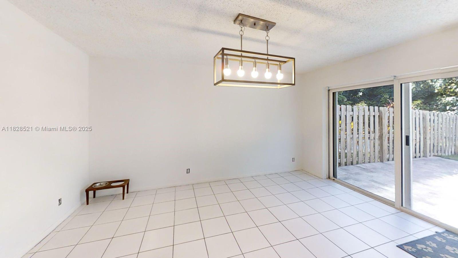 Building Photo - 8422 SW 44th Pl