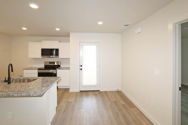 Building Photo - 2901 Ranch House Rd