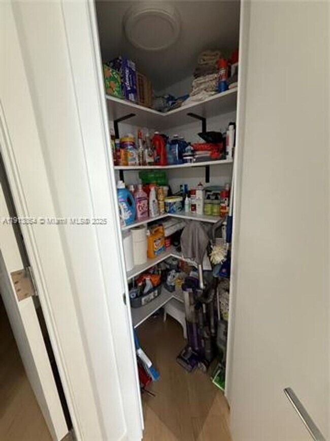 Building Photo - 19500 Turnberry Way