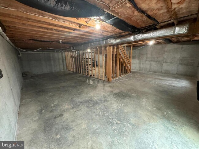 Building Photo - 346 Saddleback Ln