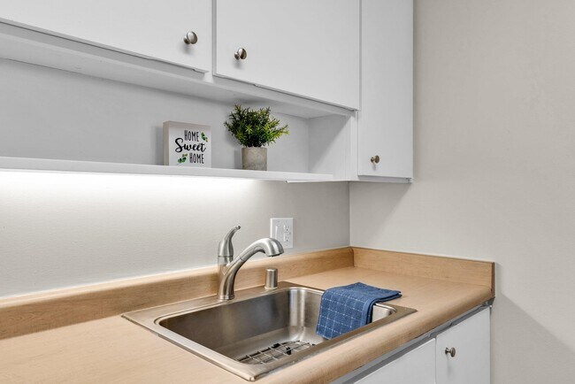 Building Photo - 470 N Civic Dr