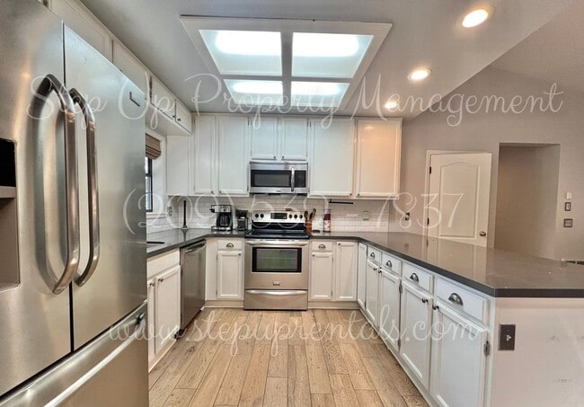 Building Photo - Cedar Ridge 3BR/3BA – Modern Amenities in ...