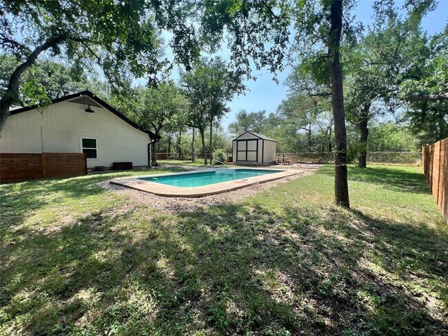 Building Photo - 124 Oak River Dr