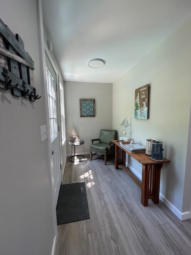 Entryway - 5804 Barnhart Rd