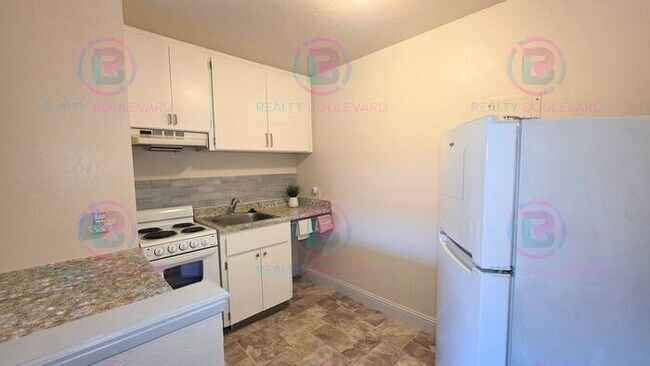 Building Photo - 1/2 Month Free! Ground-Floor Studio with Private Patio & Pool Access Near Virginia Lake