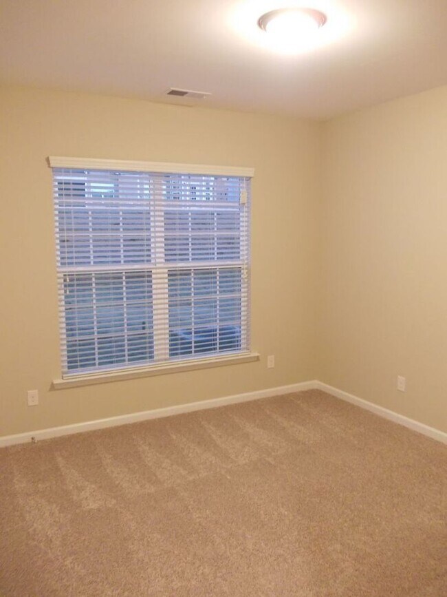 Building Photo - Spacious 4 Bedroom Home in Cox Mill School...