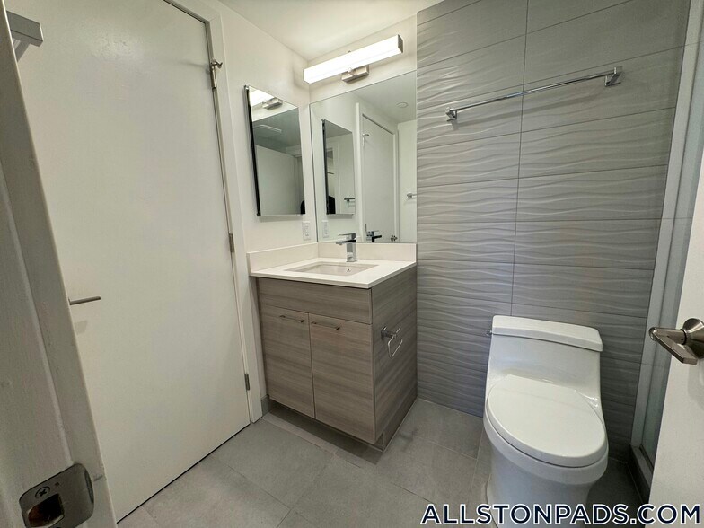 Building Photo - 1079 Commonwealth Ave