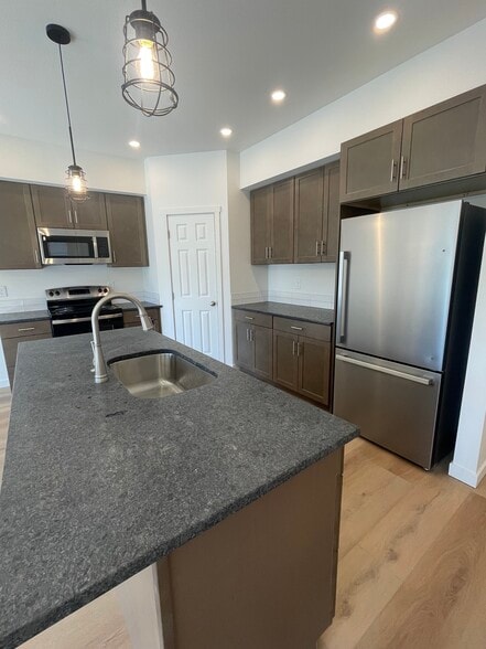 Building Photo - 1502 S E Landen Dr