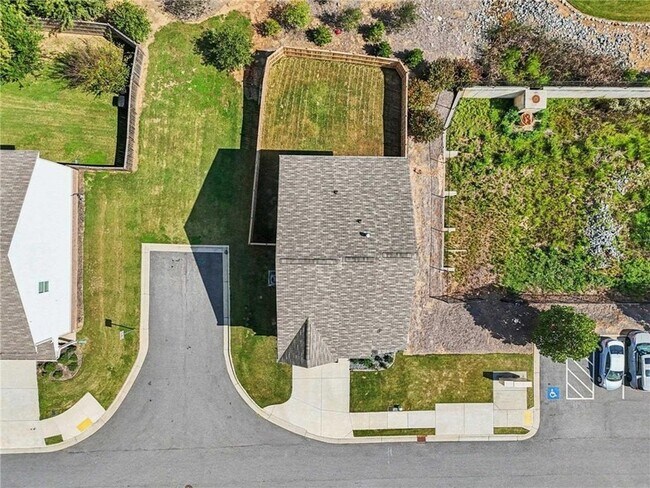 Building Photo - 3890 Clarington Dr