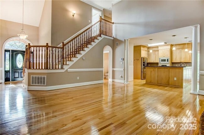 Building Photo - 8005 Weddington Downs Dr