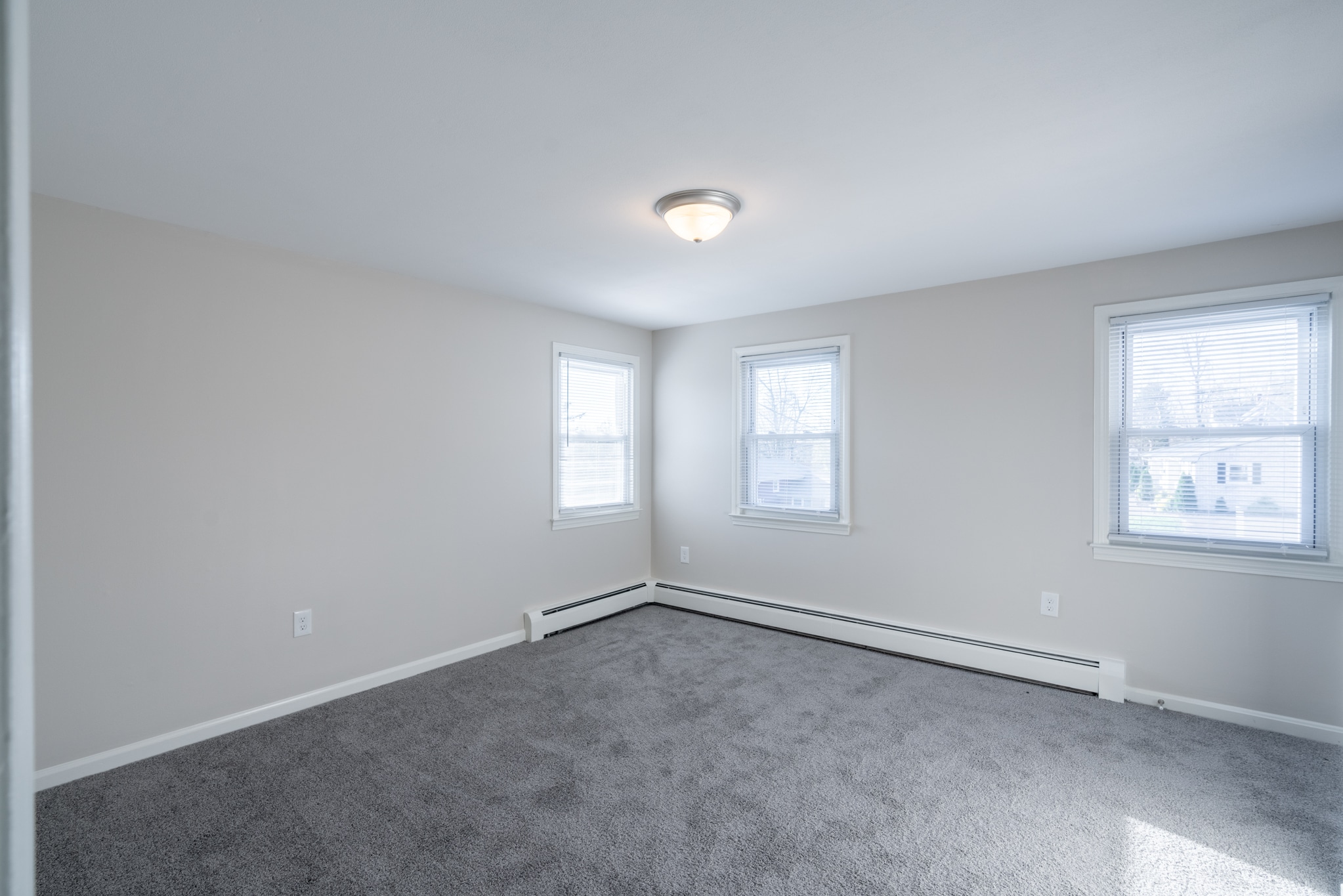 Building Photo - 8 Elm Hill Dr