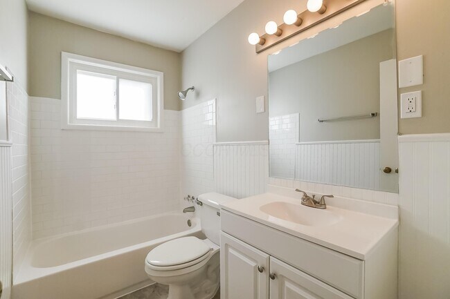 Building Photo - 298 Pineview Dr