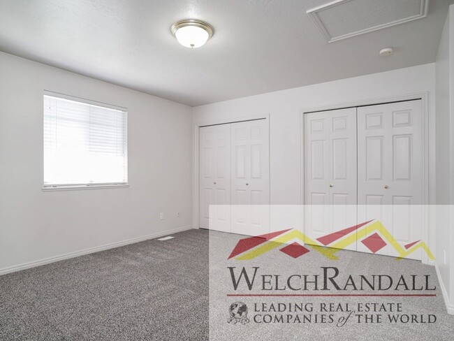 Building Photo - 2 Bed and 1.5 Bath South Ogden Townhome UT!