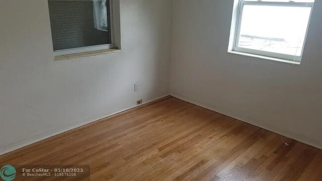 Building Photo - 1111 N 25th Ave