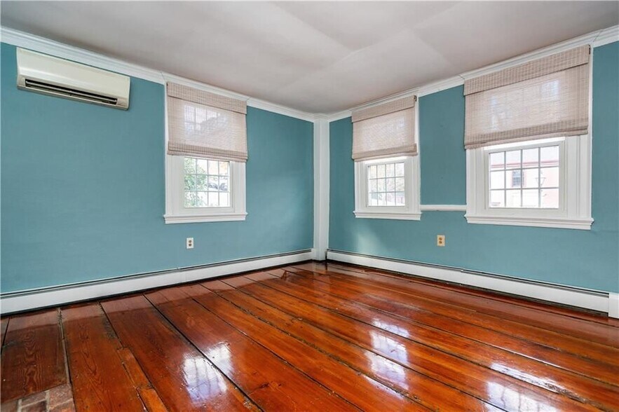 Building Photo - 19 King St