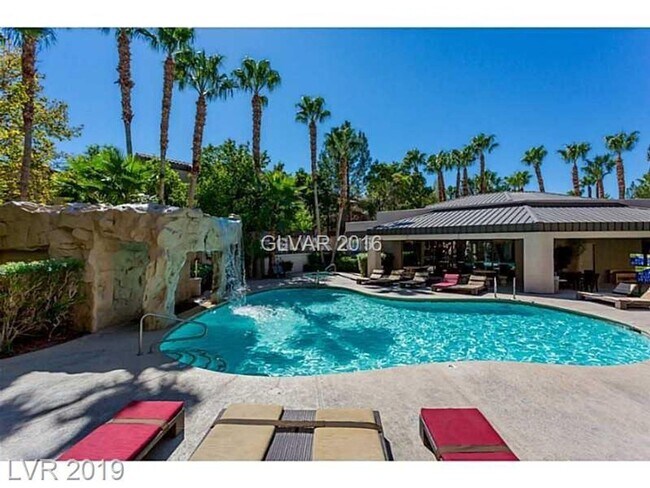 Building Photo - Beautiful 3 bedroom condo, located in a 24 hour guard gated community