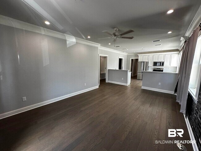 Building Photo - 120 W Laurel Ave