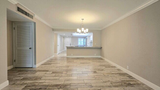 Building Photo - 2244 Winkler Ave
