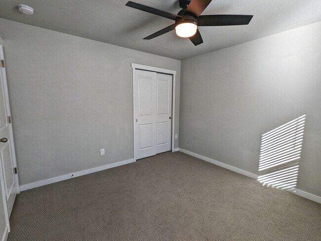 Building Photo - 3 Bedroom, 2.5 Bathroom with two car garage