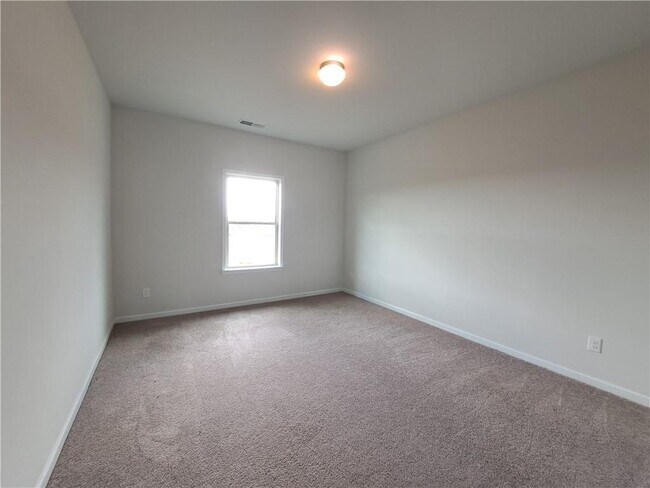 Building Photo - 3329 Long Creek Dr