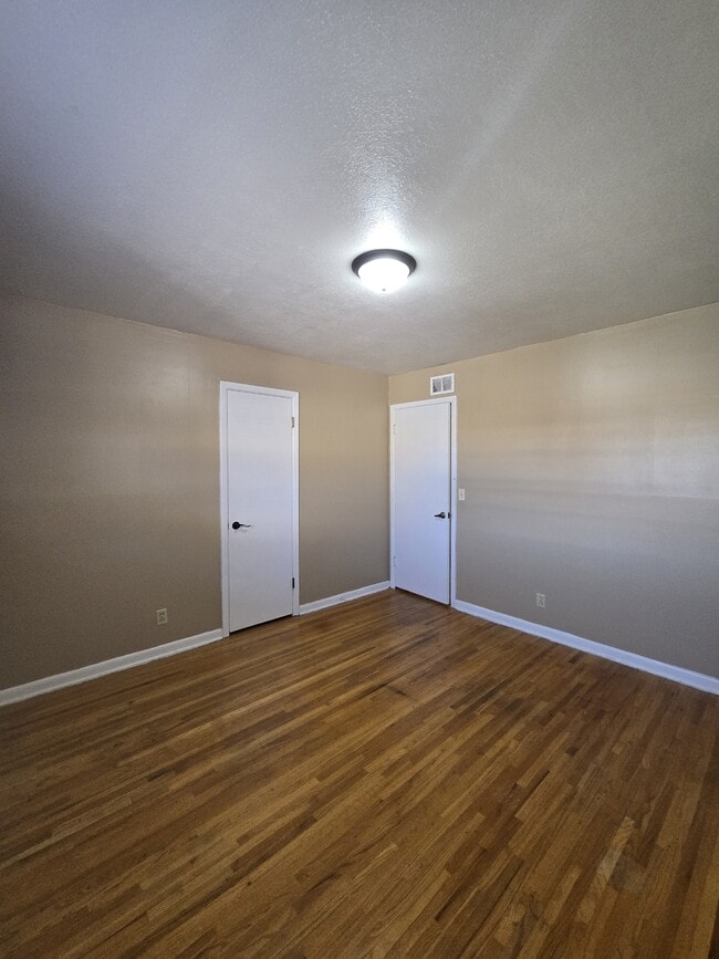 Building Photo - 902 N Colorado St